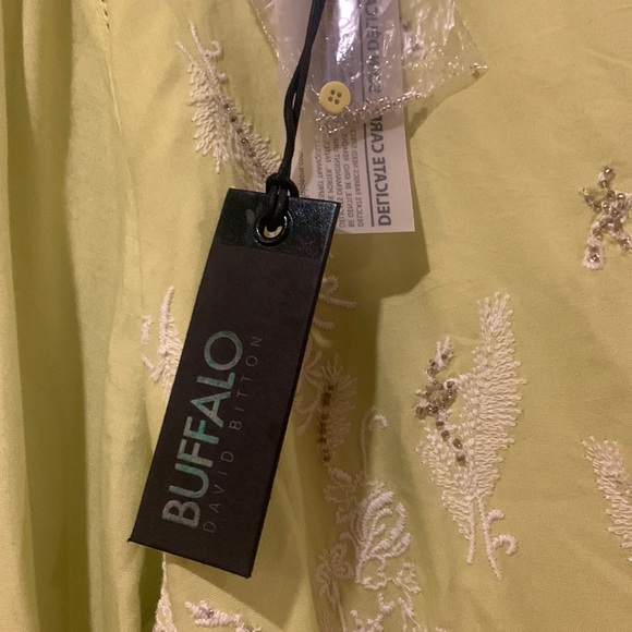 NWT Bell sleeve top - white embroidery & silver beading PALE LIME US XL - Picture 8 of 12